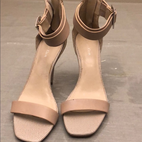 Never worn but tried on! - Picture 1 of 6